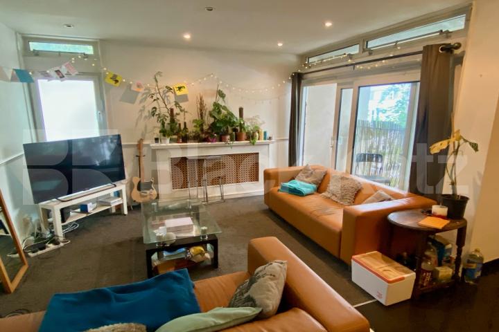 Stulish duplex apartment moments from the green open spaces of Clapham Common   Victoria Rise, Clapham Common