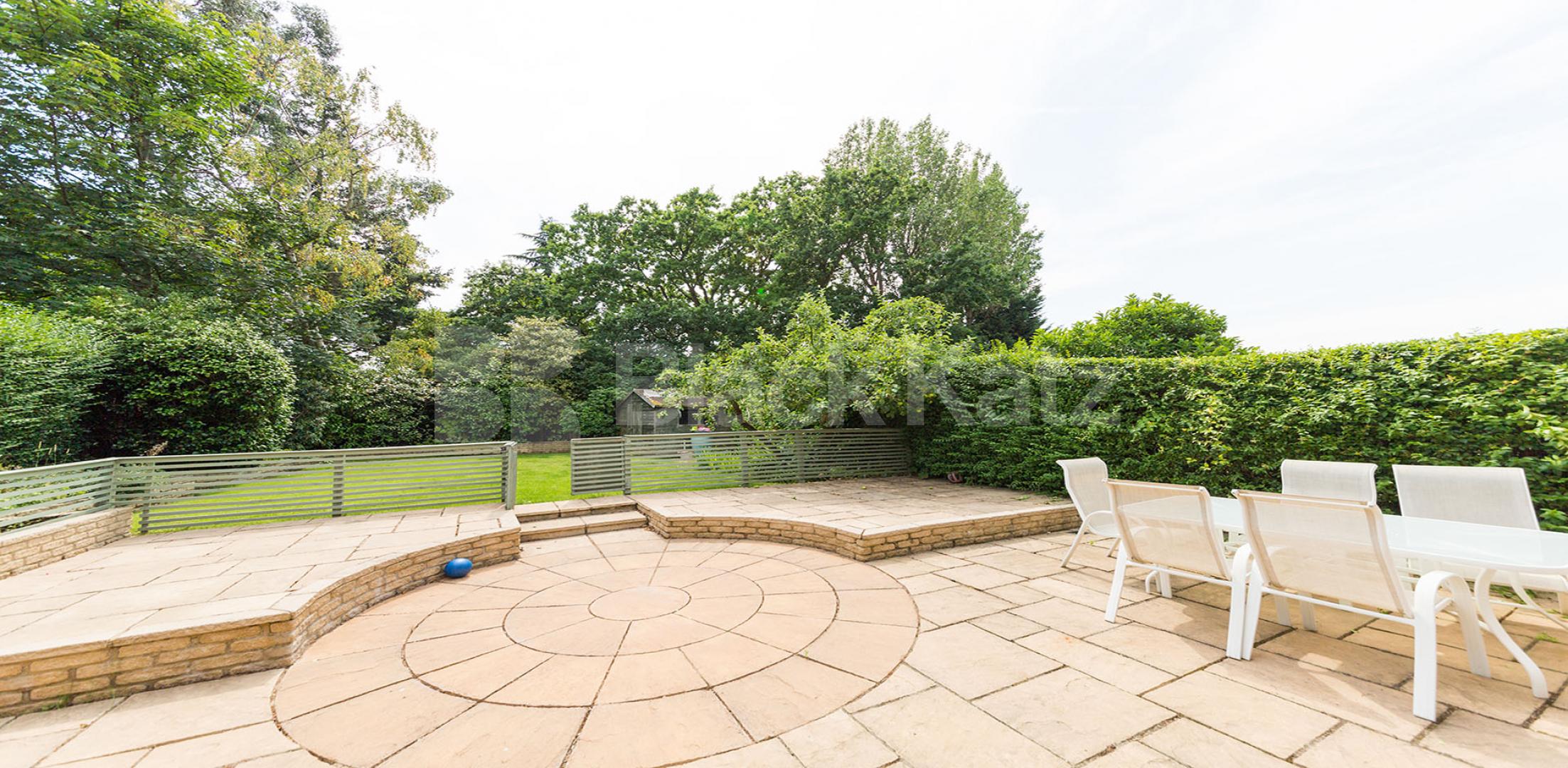 Beautiful family home situated in an amazing residential location  Brim Hill, Hampstead Garden Suburbs
