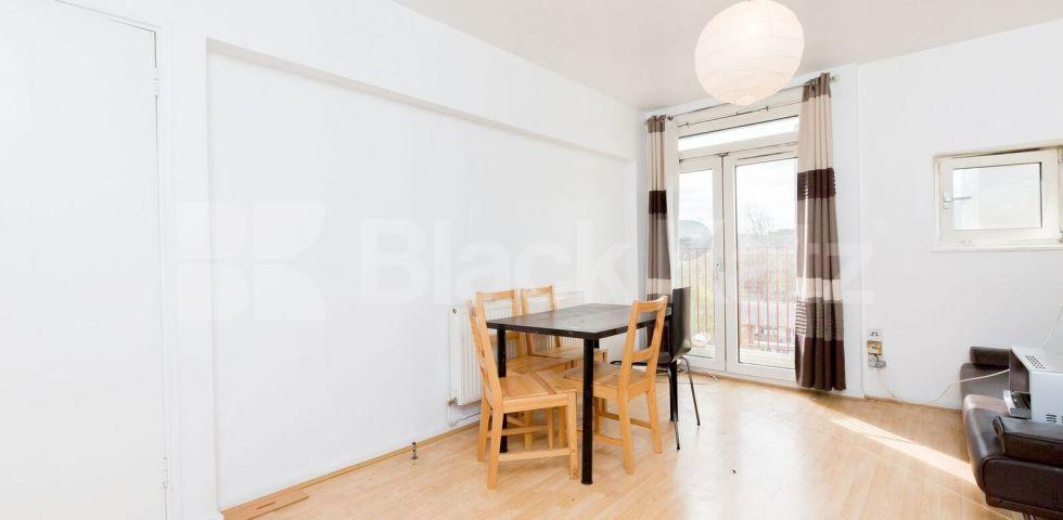 			NEW INSTRUCTION!, 4 Bedroom, 1 bath, 1 reception Flat			 Stanhope Street, CAMDEN / EUSTON