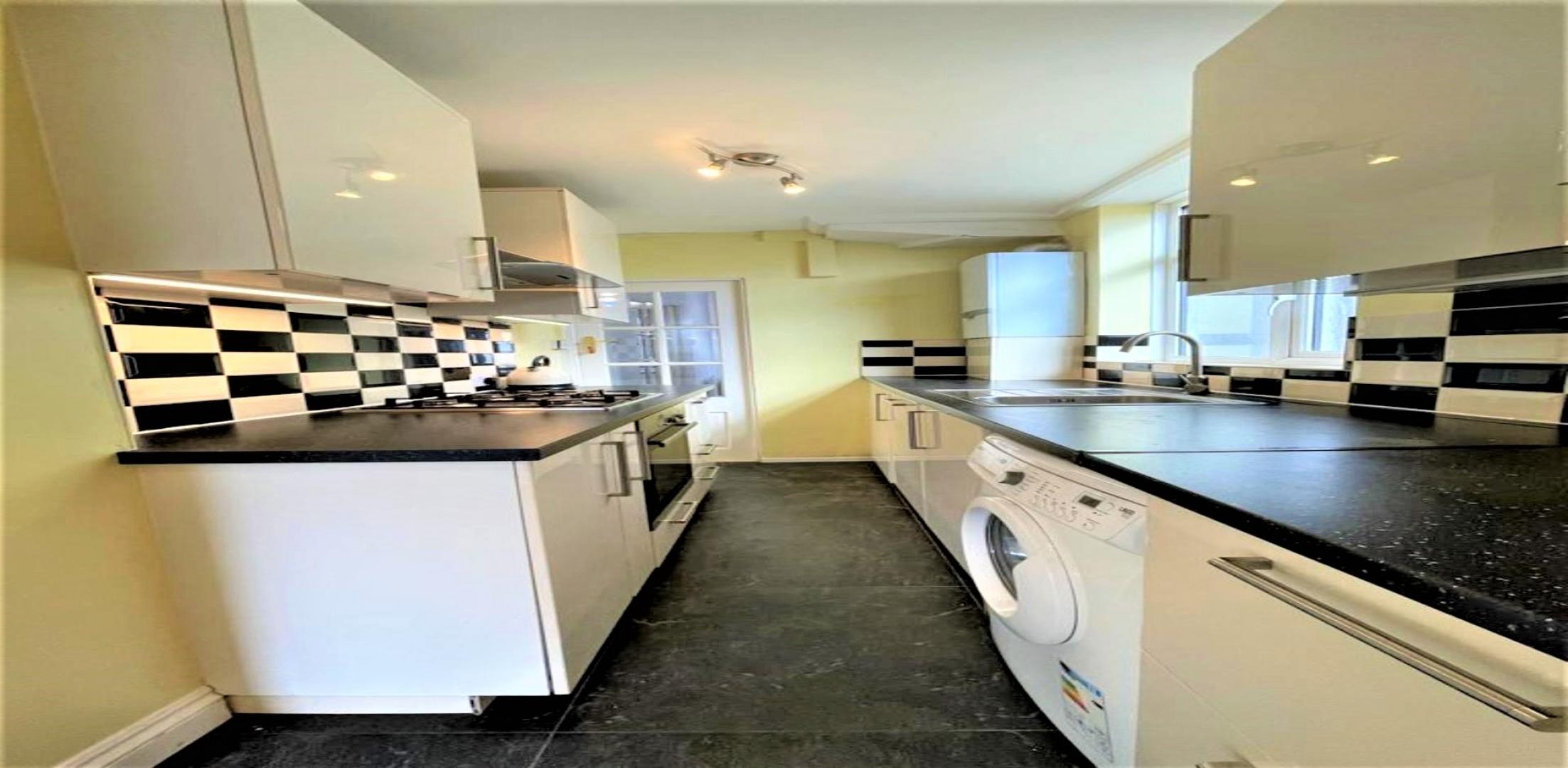 			5 Bedroom, 3 bath, 1 reception Semi-Detached House			 Rhyl Road, Perivale