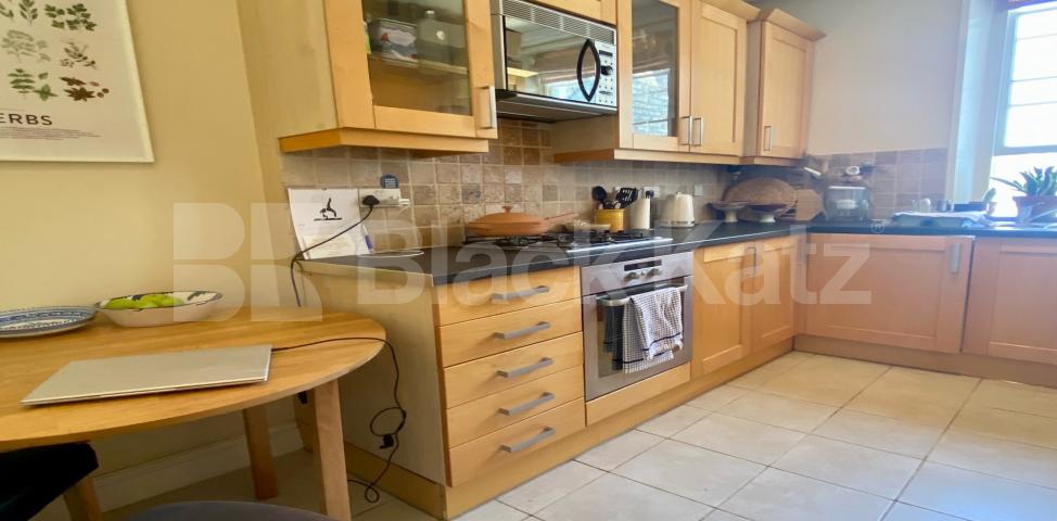 			UNDER OFFER , 1 Bedroom, 1 bath, 1 reception Flat			 Sussex Street, Pimlico