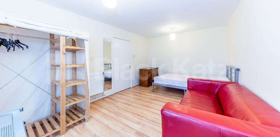 Spacious 1/2 double bedroom property with a garden Haverstock Road, Chalk Farm