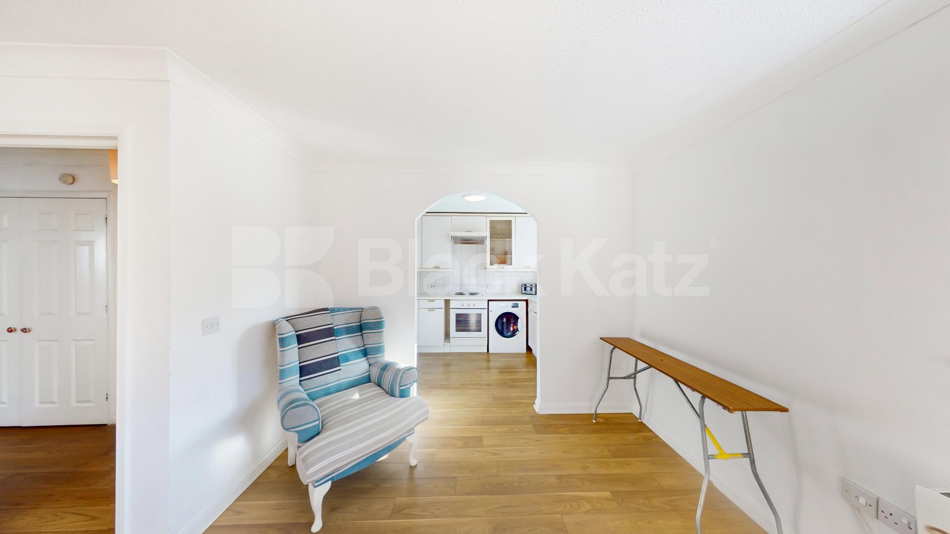 Good size one bed with a modern kitchen and tiled bathroom mins to tube Cornwallis Square, Archway