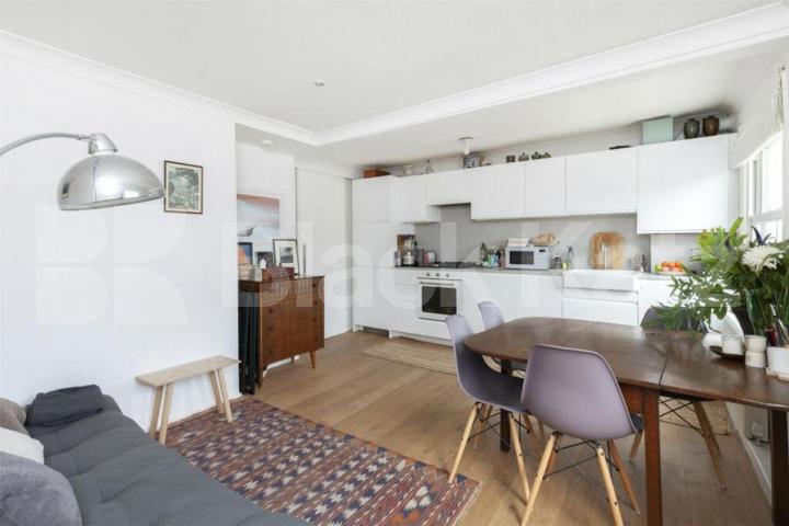 Modern one bed set on the 2nd floor of a period house mins to Camden Agar Grove, Camden