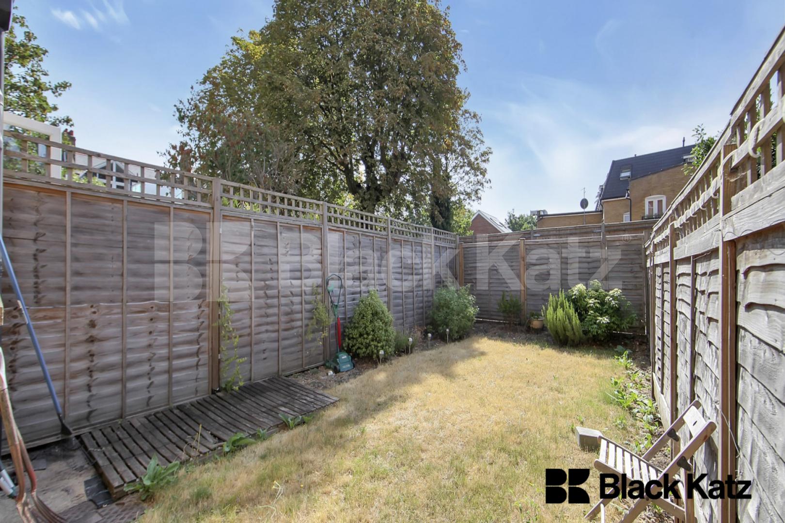 Spacious garden flat within minutes of Tooting Bec Station Crockerton Road , Tooting Bec