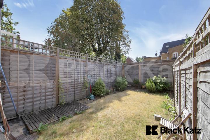 Spacious garden flat within minutes of Tooting Bec Station Crockerton Road , Tooting Bec