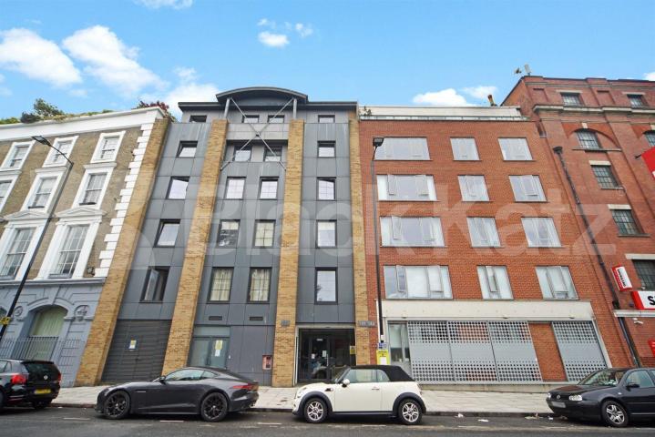 Modern 2 bed 2 bath property within a secure new development  York Way, Holloway 