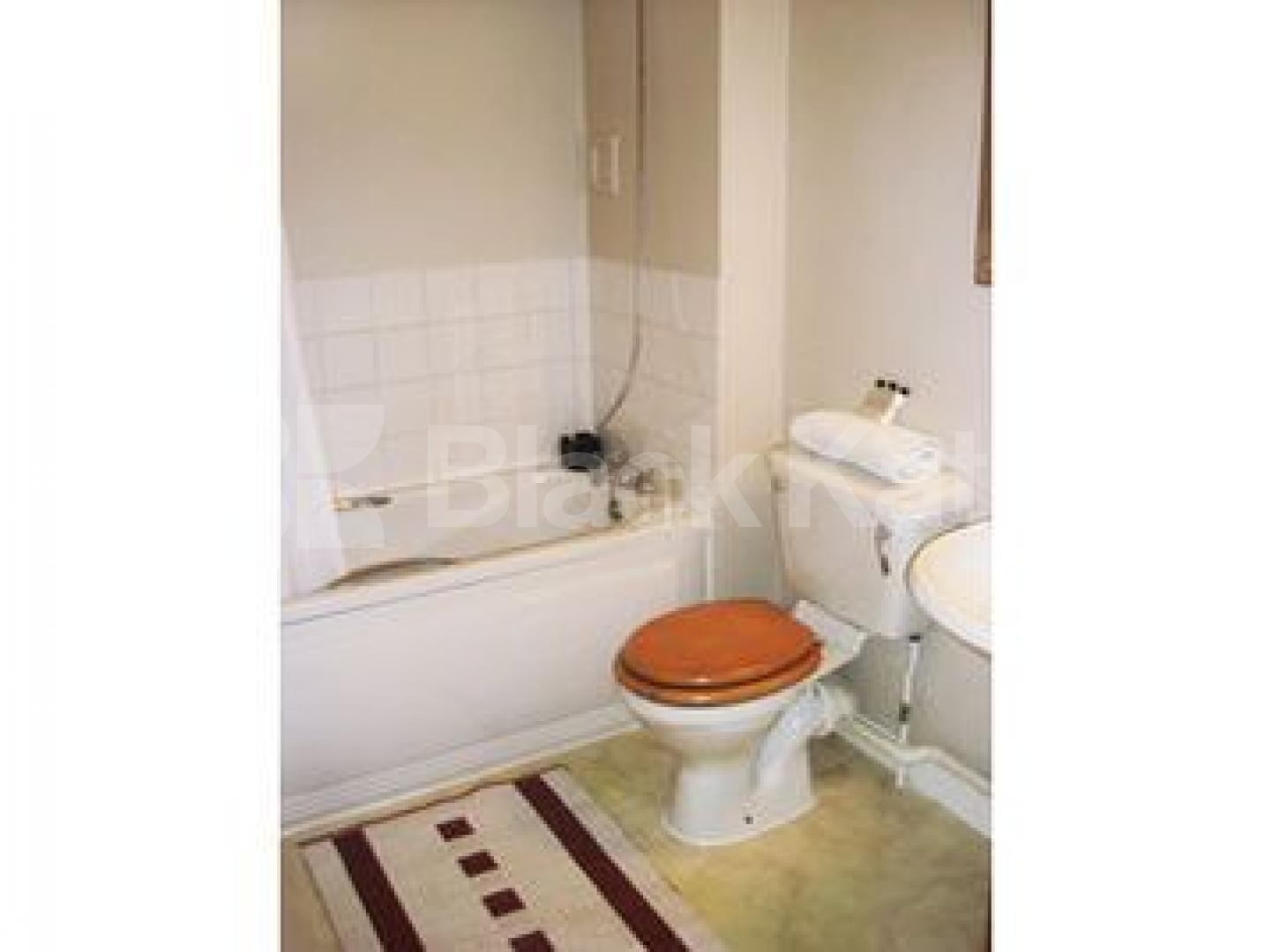 			MUST SEE!!!!, 1 Bedroom, 1 bath, 1 reception Apartment			 Tildworth Road, Wellington Way, MILE END