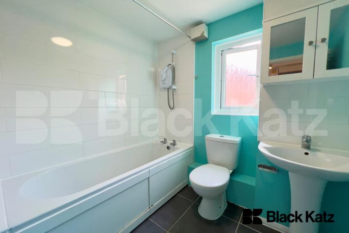  Well proportioned one bedroomed apartment Weald Close ,  Bermondsey