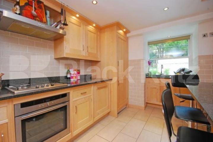 			3/4 BED AND 2 BATHROOMS!!, 3 Bedroom, 1 bath, 1 reception Flat			 Cathcart Hill, DARTMOUTH PARK
