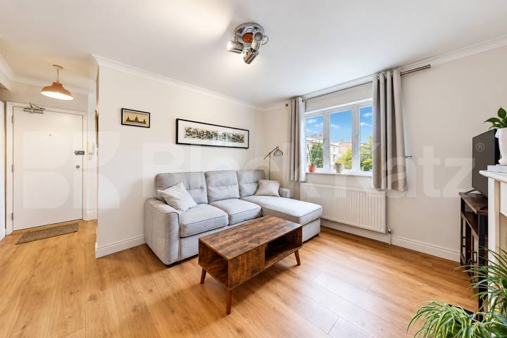 Flooded with natural light & boasting size, quality & location  Grafton Square, Clapham 