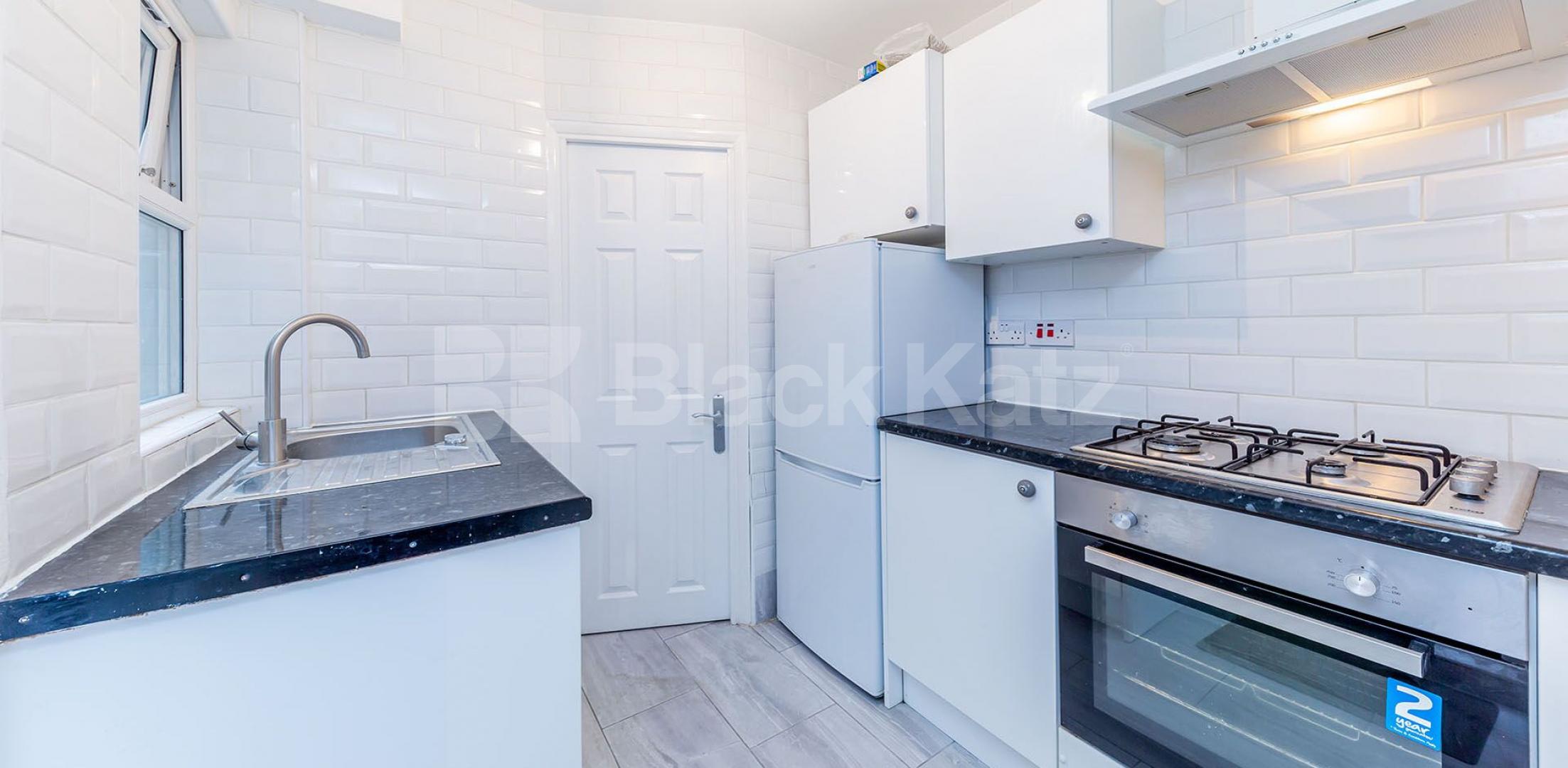 Beautifully refined 1 Bedroom, Furnished House in Morley Avenue inc All