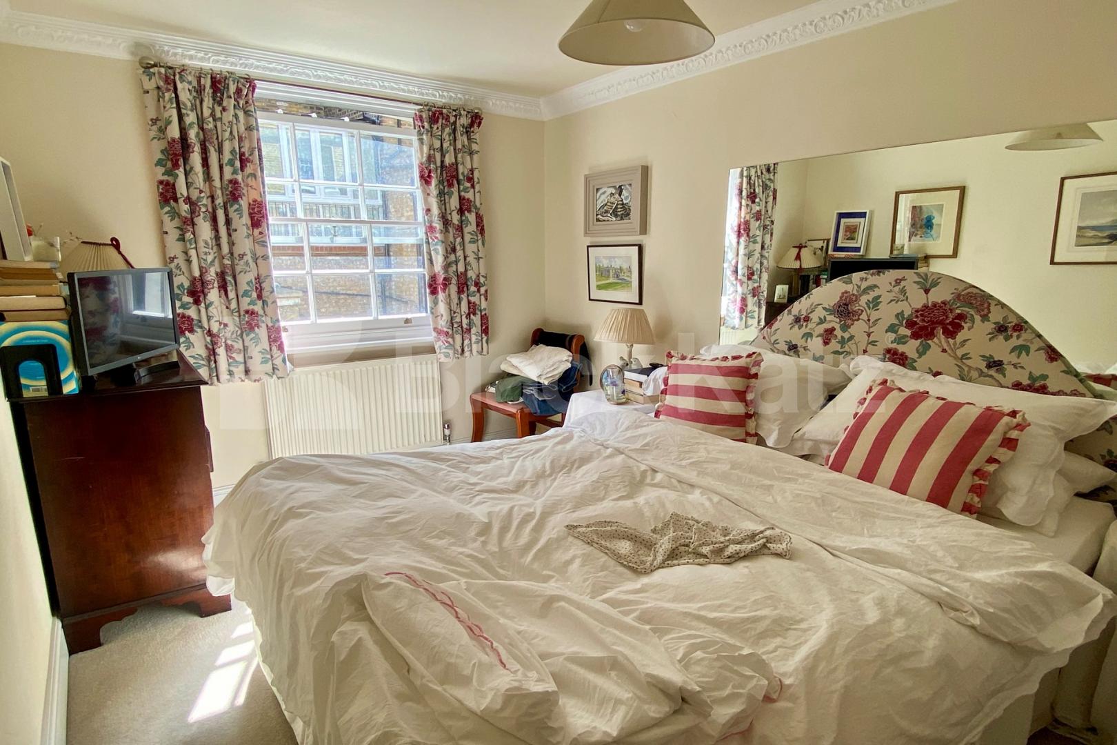 Spacious spilt level two bedroom flat beaming with character Alderney Street, Pimlico / Victoria