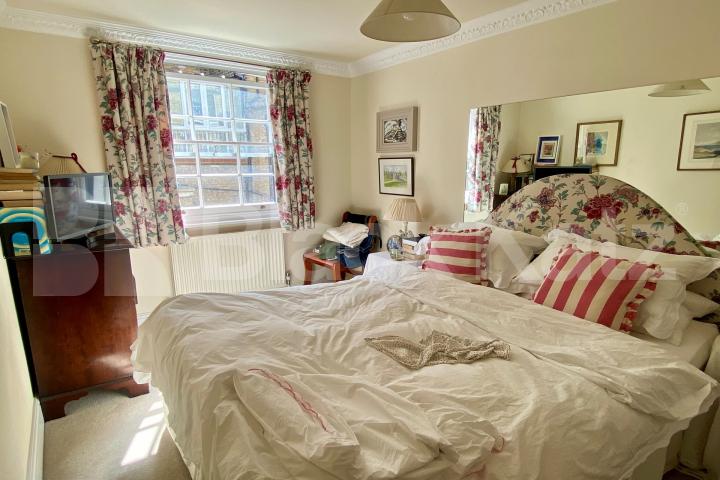 Spacious spilt level two bedroom flat beaming with character Alderney Street, Pimlico / Victoria