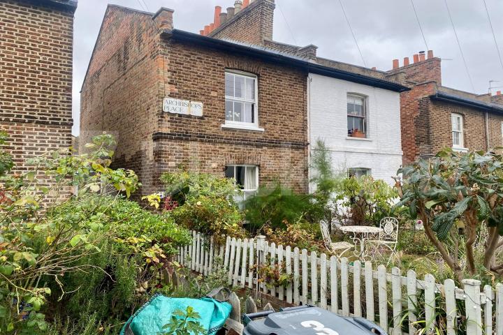 Gorgeous period house with all bills included Archbishops Place , Brixton