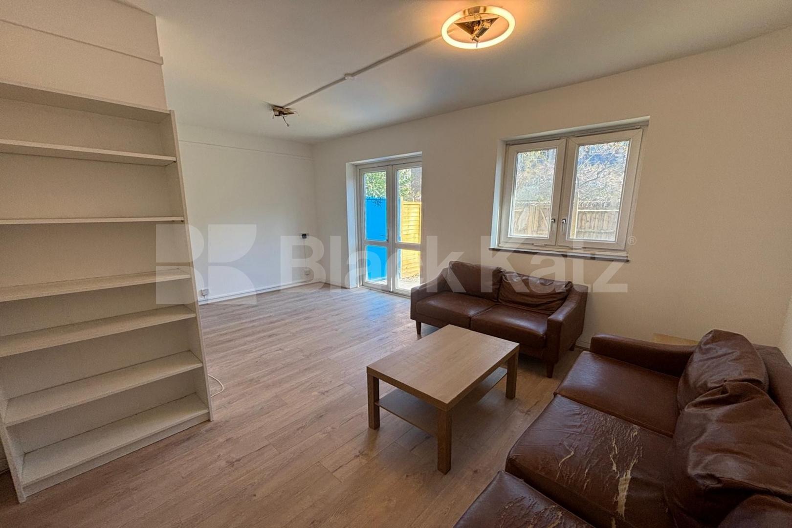 Superbly located & newly redecorated duplex apartment with private patio garden  Burbage Close, Borough 