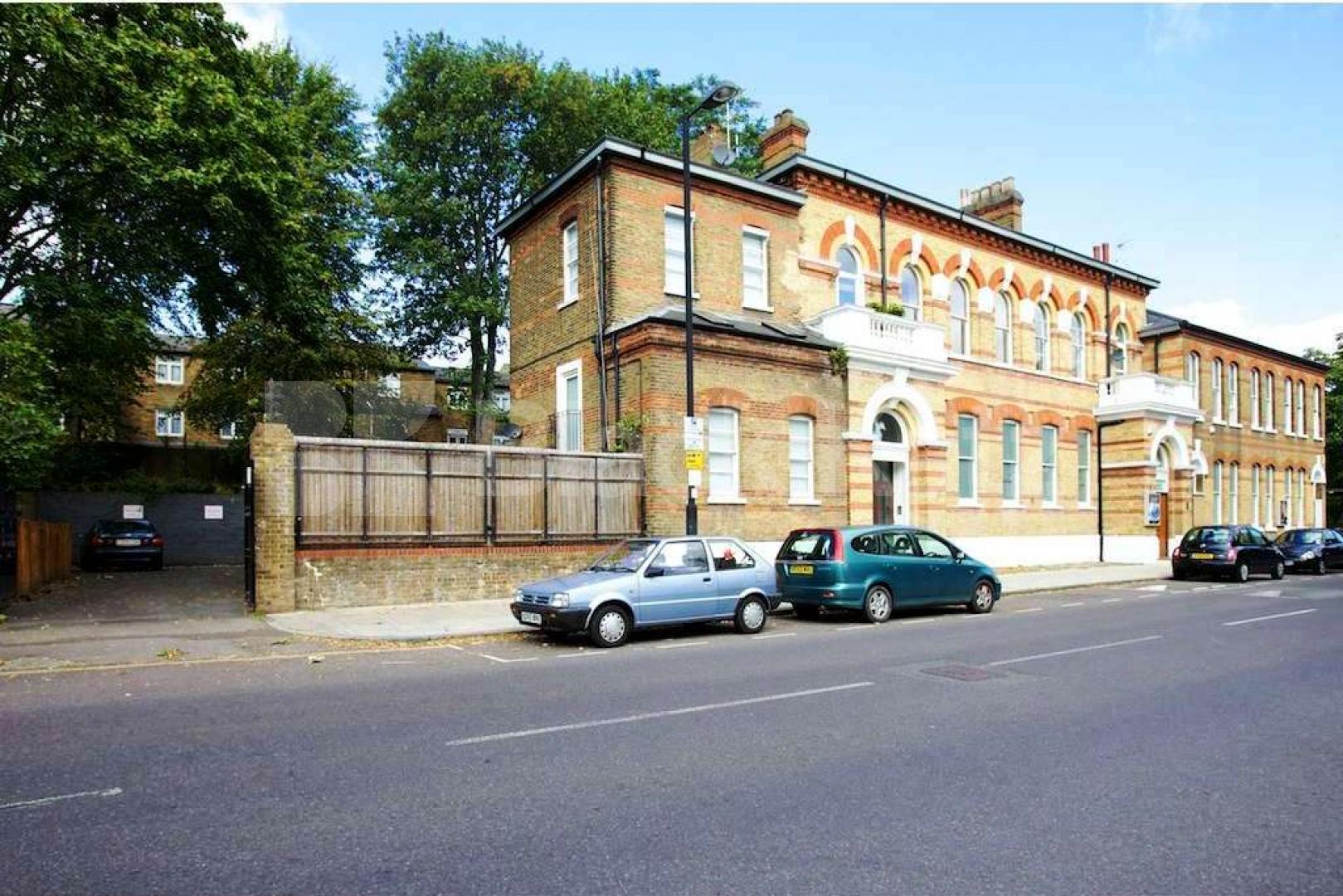 			MUST SEE !!!!!!!, 3 Bedroom, 1 bath, 1 reception Flat			 St Johns Way, ARCHWAY