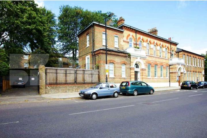 			MUST SEE !!!!!!!, 3 Bedroom, 1 bath, 1 reception Flat			 St Johns Way, ARCHWAY
