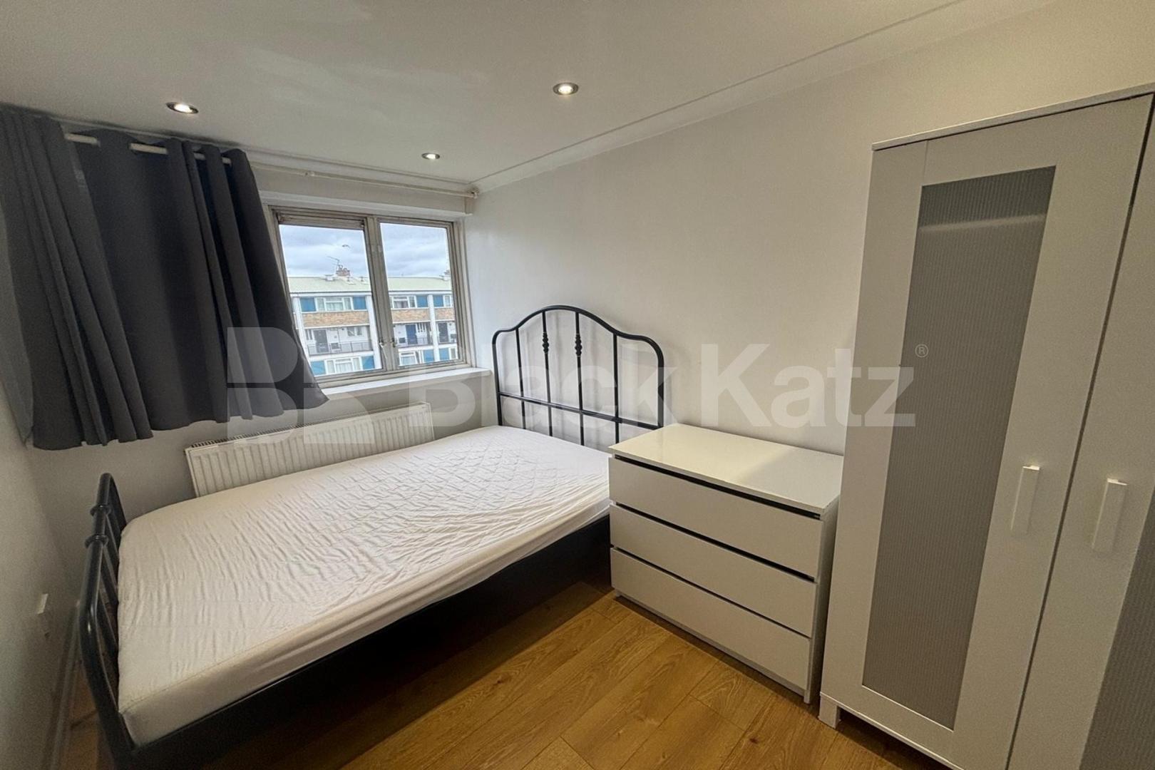 Duplex apartment with balcony offering 828 Sq.Ft.of living & entertaining space Coopers Road, Bermondsey