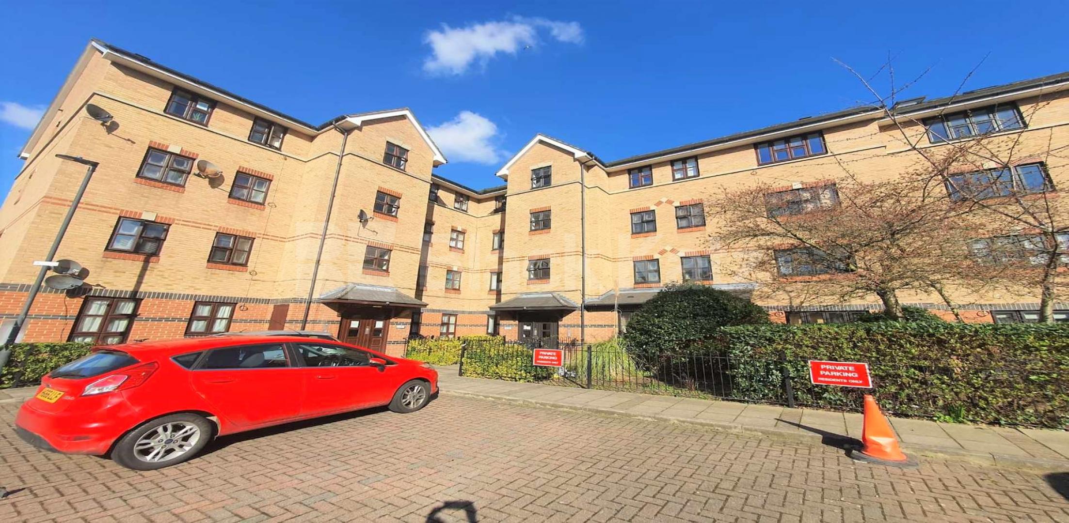 			1 Bedroom, 1 bath, 1 reception Flat			 Gainsborough Court, Lime Grove, Shepherds Bush