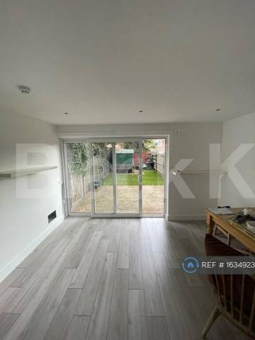 			3 Bedroom, 2 bath, 1 reception 			 Marley Walk, London, NW2,  London