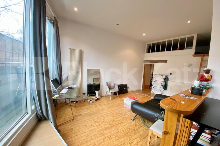 Superbly located & offering 528 Sq. Ft. of living & entertaining space  Newington Causeway, Borough