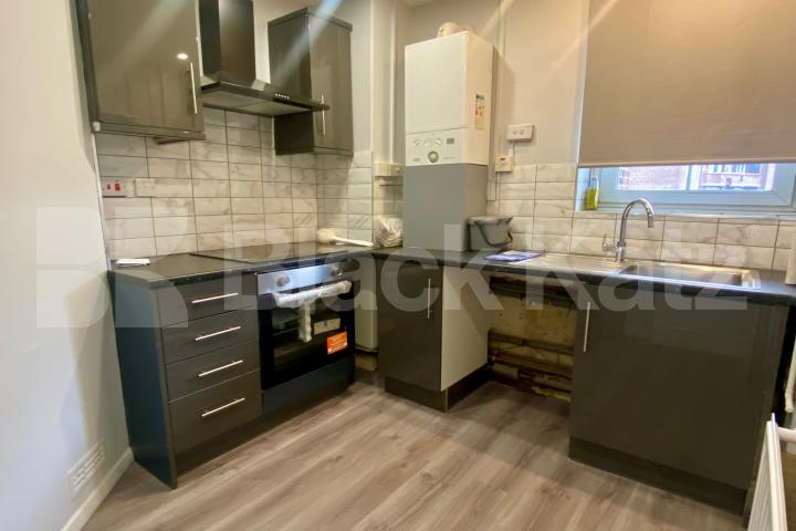 			2 Bedroom, 1 bath, 1 reception Apartment			 Tabard Street, London Bridge