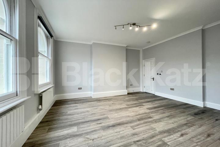 Superbly located bright & airy contemporary two bedroomed apartment   Bath Terrace, Borough