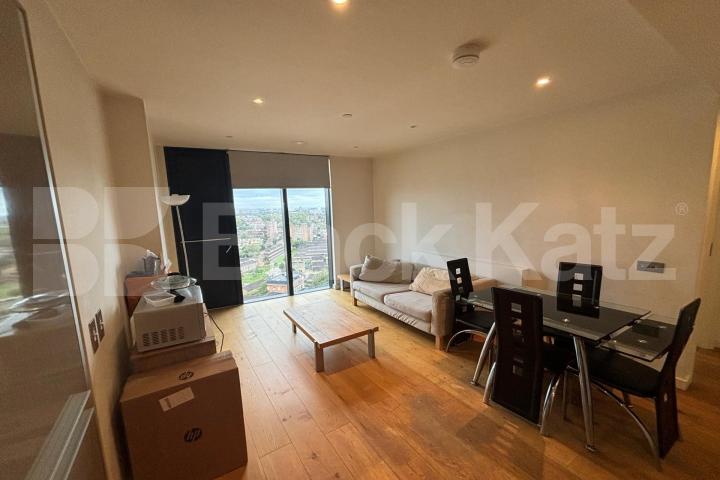 Located on the 18th Floor of this Iconic Tower with Stunning Views Strata, Walworth Road, Elephant and Castle