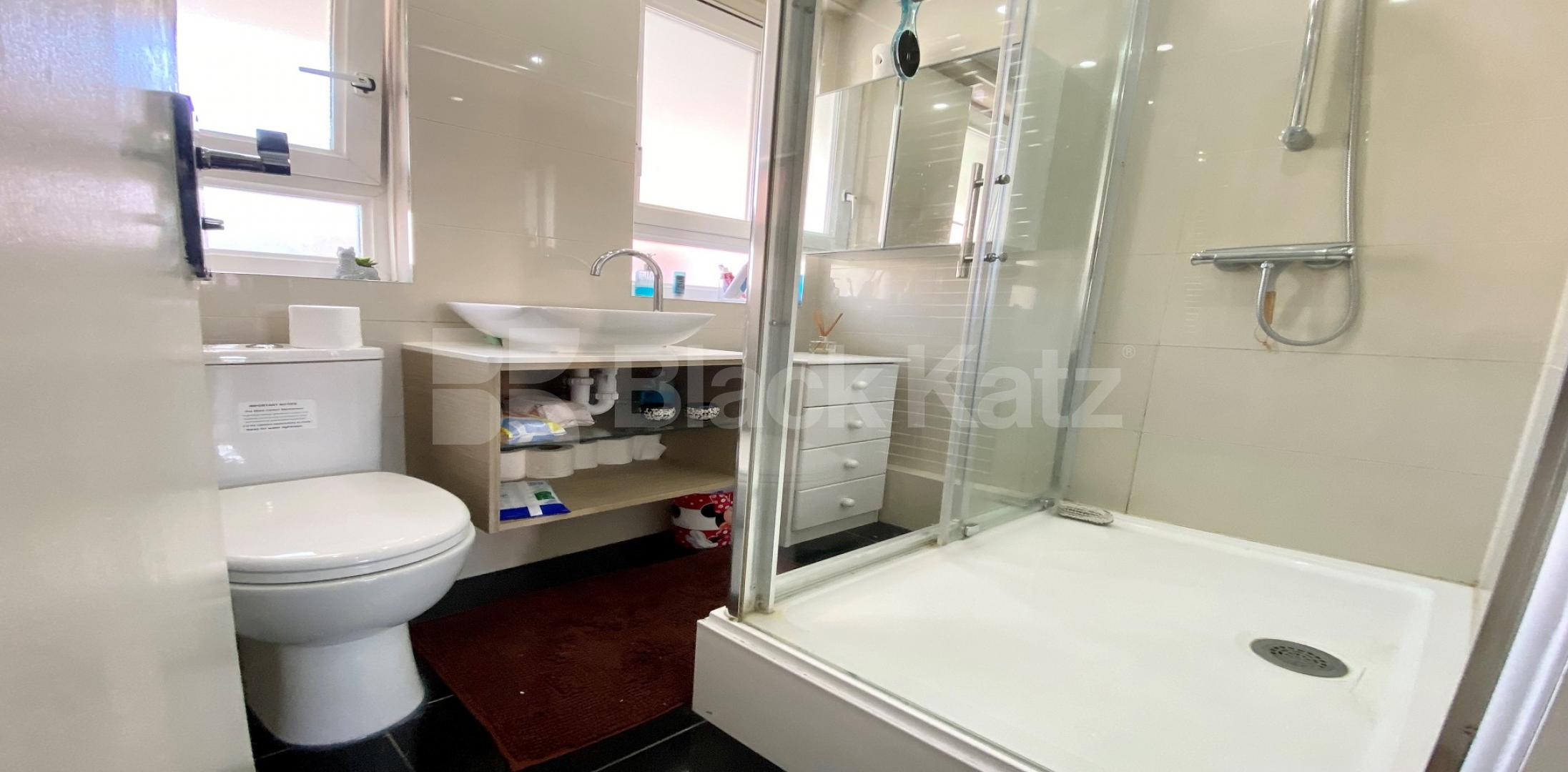 			UNDER OFFER, 3 Bedroom, 1 bath, 0 reception Apartment			 Meakin Estate, Rothsay Street, Borough