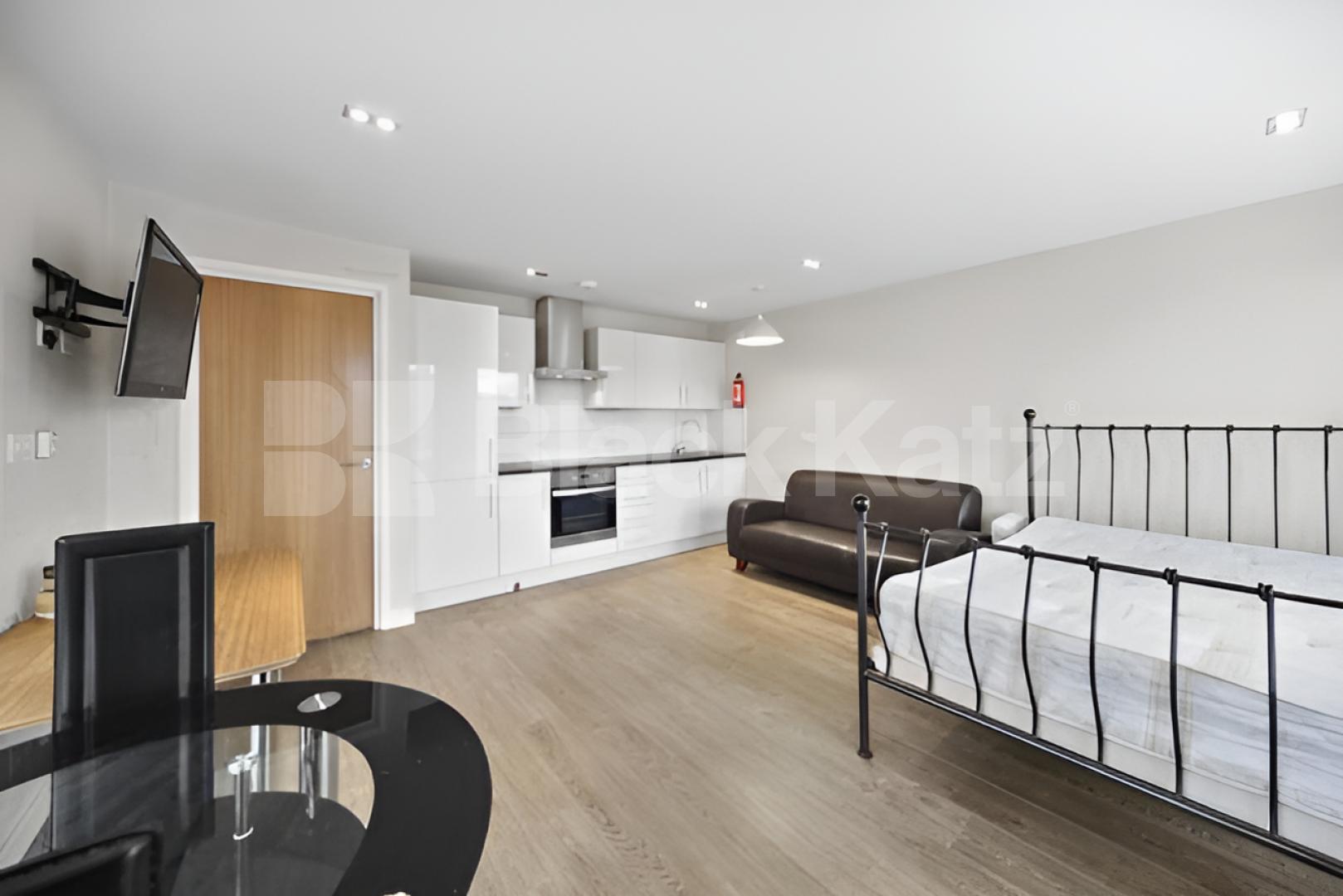 Modern Studio Apartment Moments from Old Street Station Mintern Street, Shoreditch Park