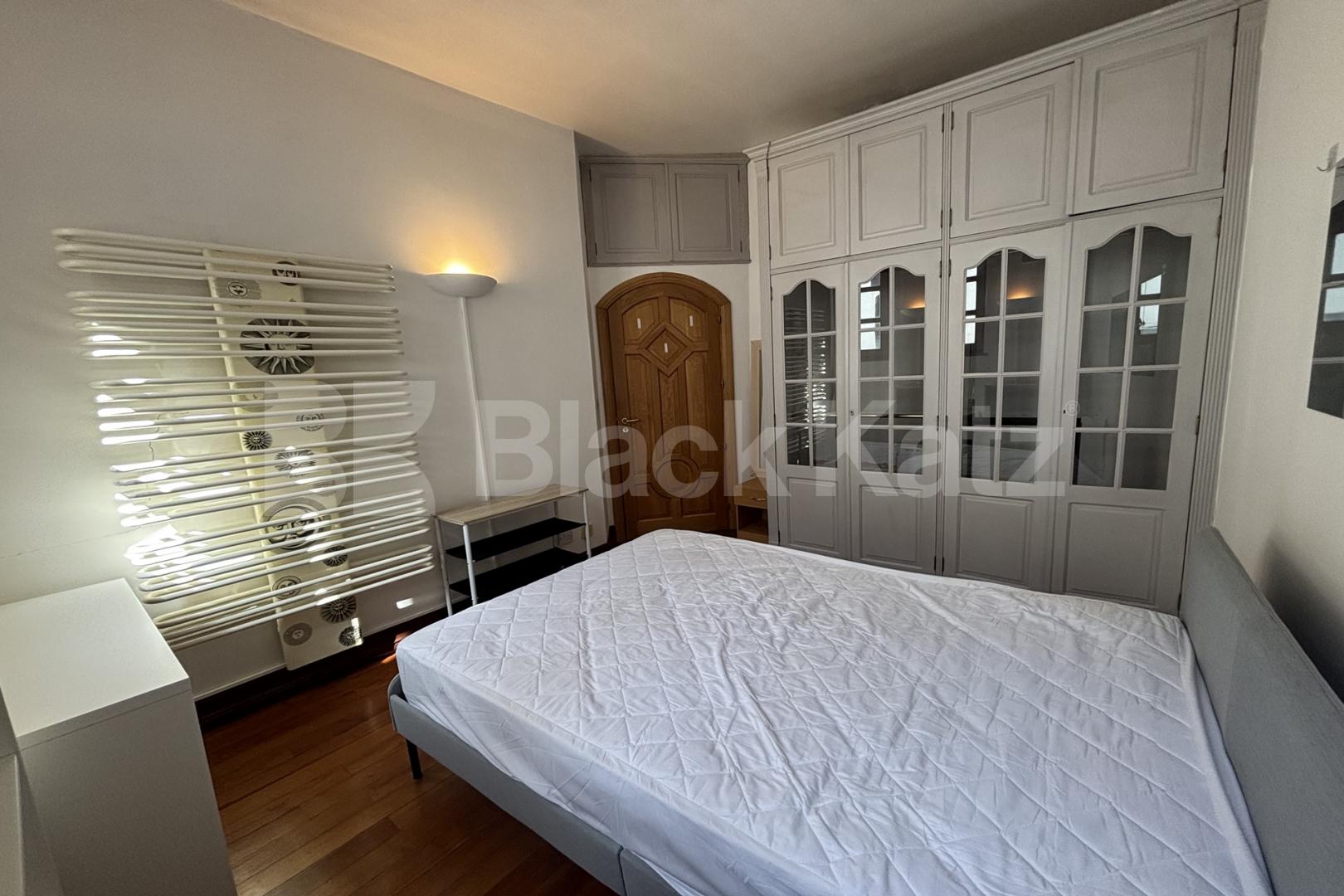 Superbly located, two bathrooms, generous period conversion  Union Street, London Bridge