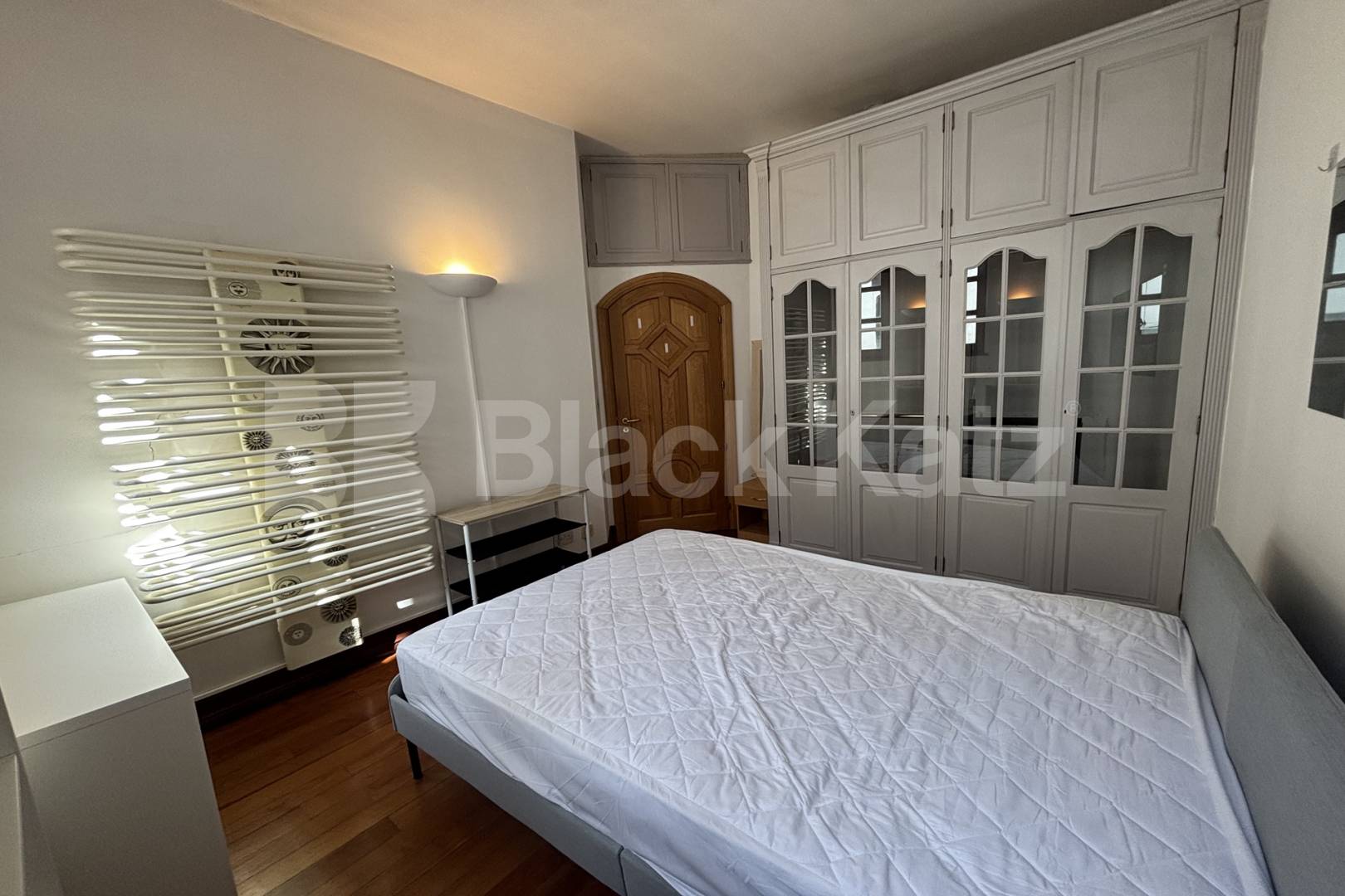 Superbly located, two bathrooms, generous period conversion  Union Street, London Bridge