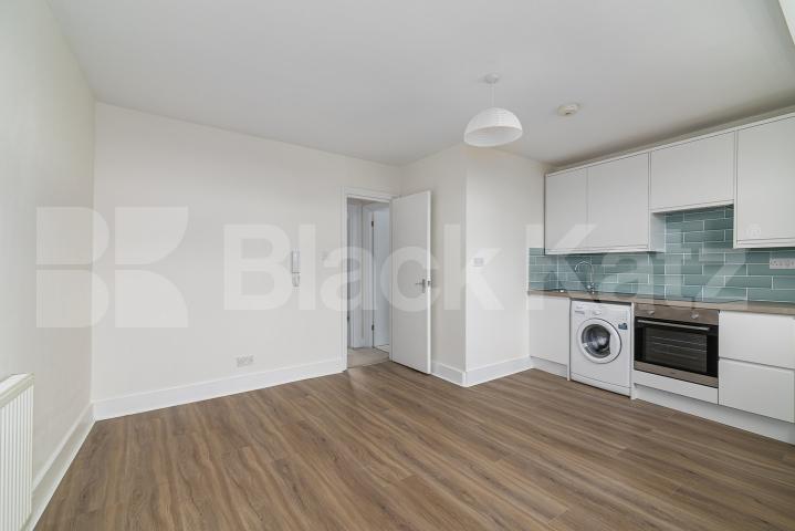 			NEW INSTRUCTION, 2 Bedroom, 1 bath, 1 reception Maisonette			 Stockwell Road, Stockwell/Brixton