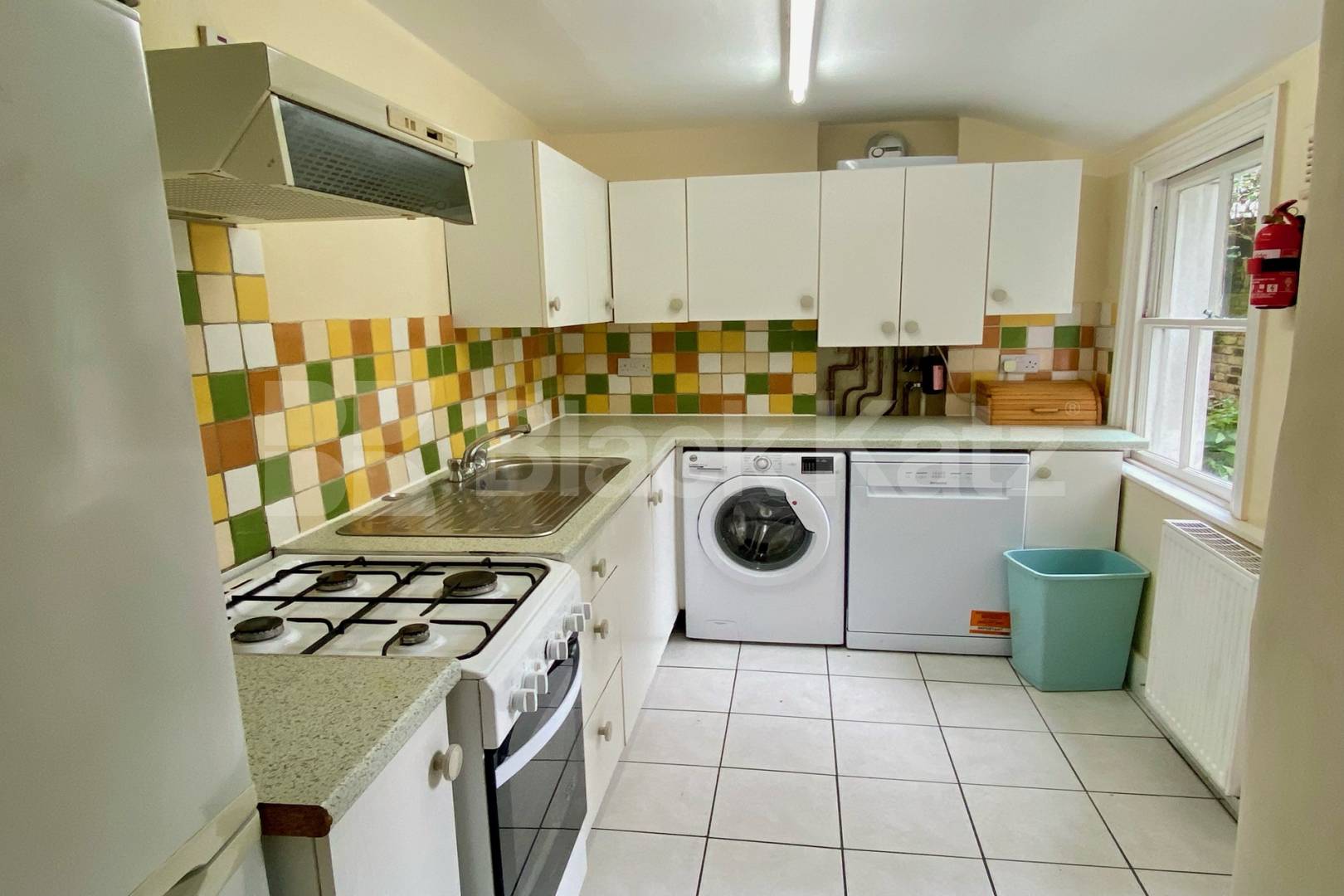 Georgian Townhouse, triplex, four double bedrooms, two bathrooms & Patio Garden Henshaw Street, Elephant and Castle