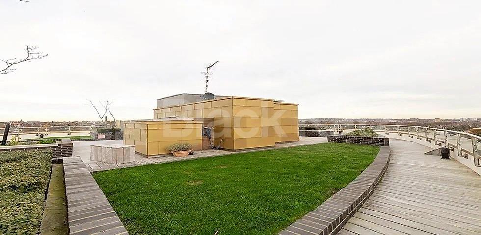 Modern one bed with wood floors and access to a roof terrace near tube & shops Banister Road, Queens Park