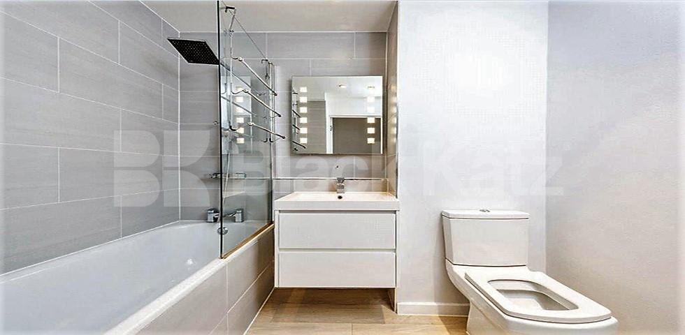 Spacious one bed flat located minutes to regents park within a portered block  Oakley Square, Camden / Euston