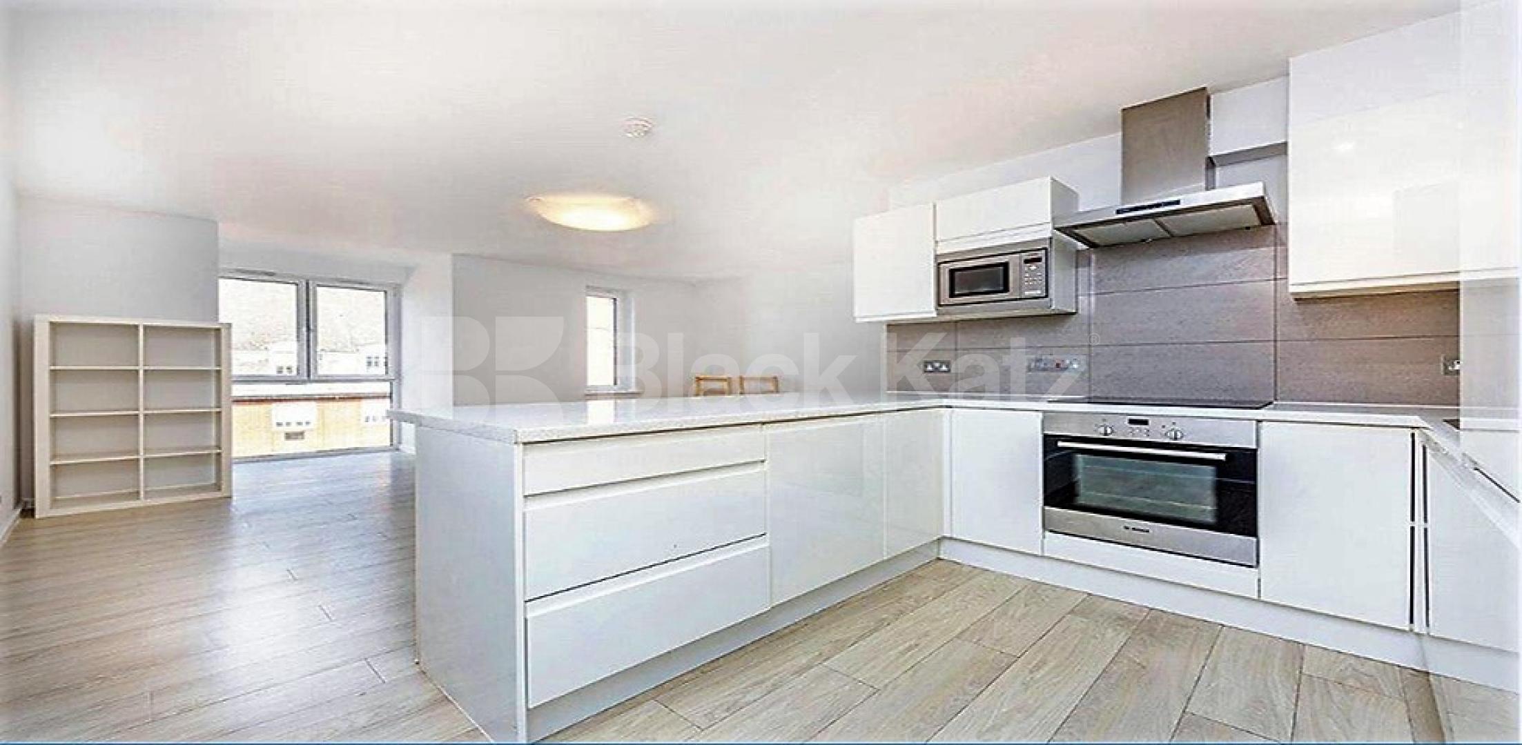 Spacious one bed flat located minutes to regents park within a portered block  Oakley Square, Camden / Euston