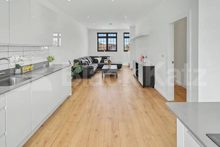 A spacious and well-presented split-level apartment situated on the sought-after Oaklands Road, NW2 Oaklands Road, Lancia House, NW2,  Lancia House