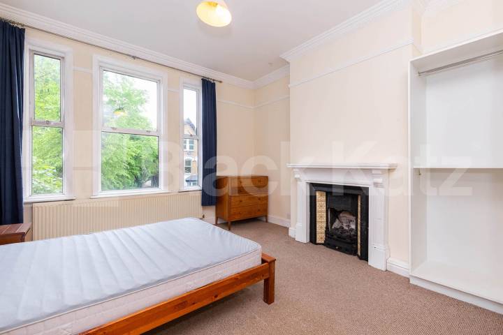 3 bedroom property located close Finsbury Park with a roof terrace Upper Tollington Park N4, Finsbury Park