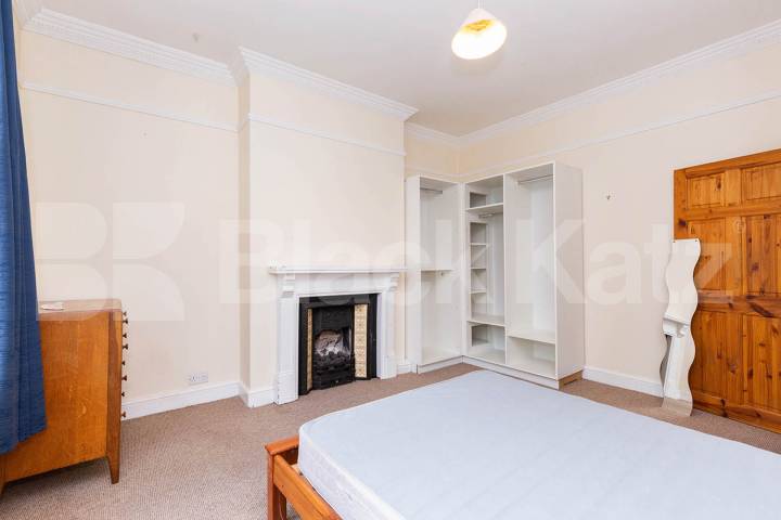 3 bedroom property located close Finsbury Park with a roof terrace Upper Tollington Park N4, Finsbury Park