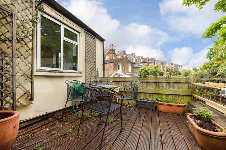 3 bedroom property located close Finsbury Park with a roof terrace Upper Tollington Park N4, Finsbury Park
