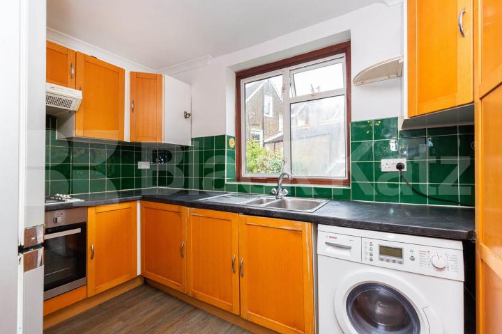 3 bedroom property located close Finsbury Park with a roof terrace Upper Tollington Park N4, Finsbury Park