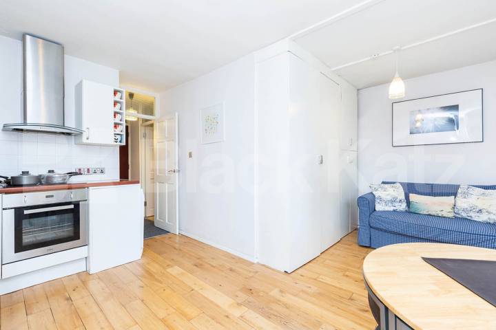 Centrally Located 1 bedroom including heating in a gated development  Banner Street , Old Street