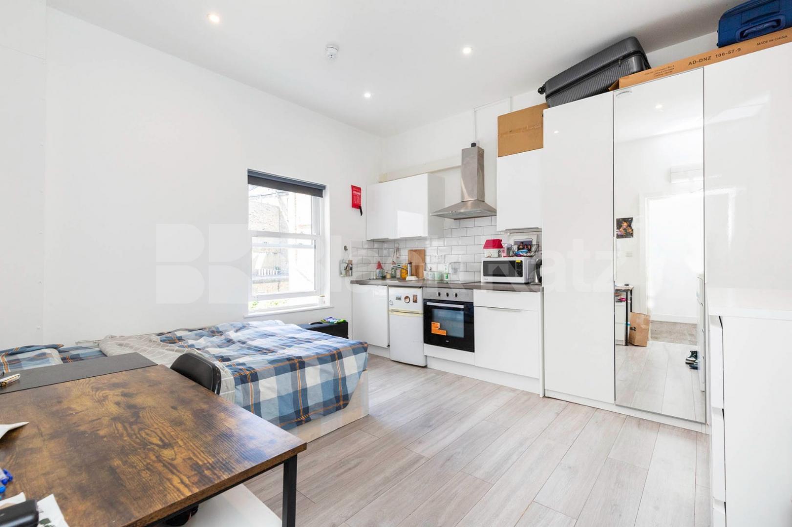 Fantastic modern studio loacted within mins to tube and shops Kilburn Lane, Queens Park