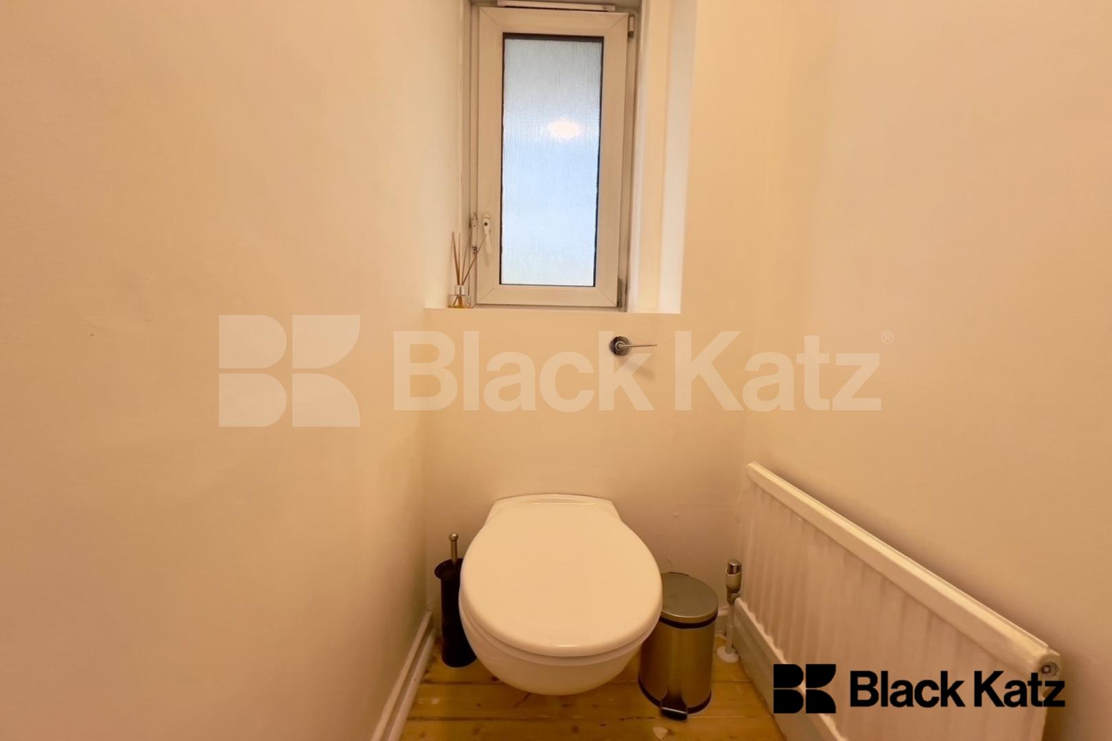 Duplex apartment superbly located  Cluny Estate , London bridge