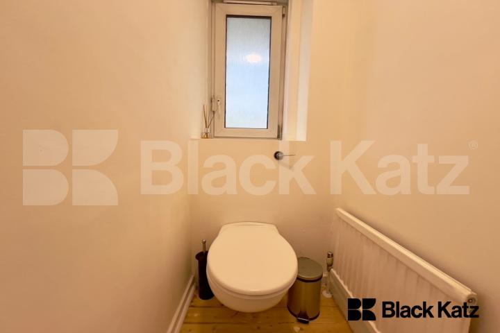 Duplex apartment superbly located  Cluny Estate , London bridge