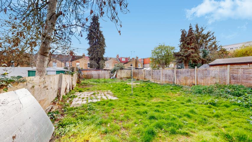 A beautifully refurbished three bedroom ground floor apartment offering modern and spacious living Headstone Road, Harrow, HA1,  Harrow