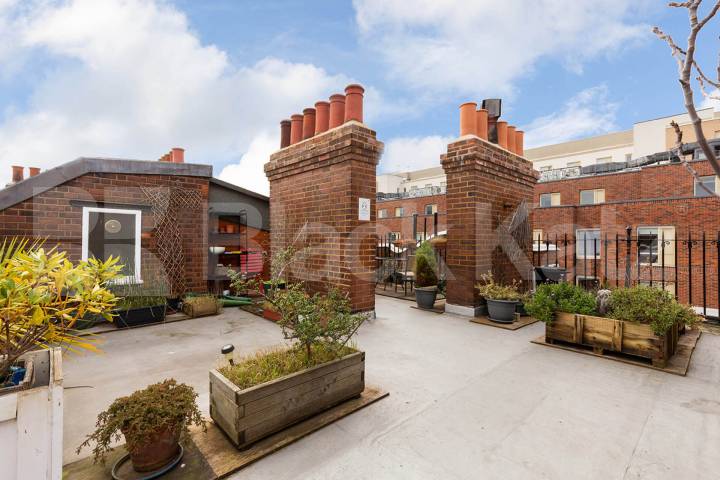 Located in Bloomsbury and only minutes to Kings Cross Station Sandwich street, Rusell Square