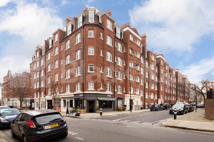 Located in Bloomsbury and only minutes to Kings Cross Station Sandwich street, Rusell Square